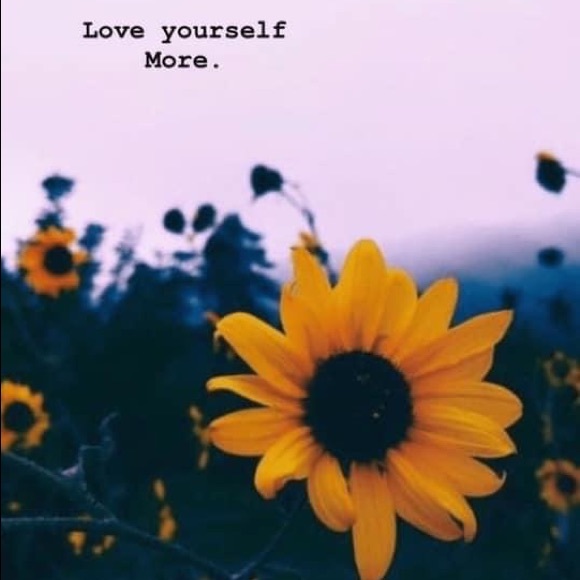 Meet your Posher, Nicole - Picture 5 of 5